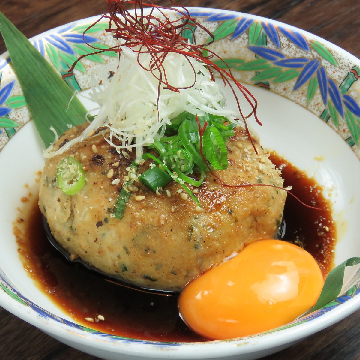 黄身をからめて楽しむ、月見鶏つくね